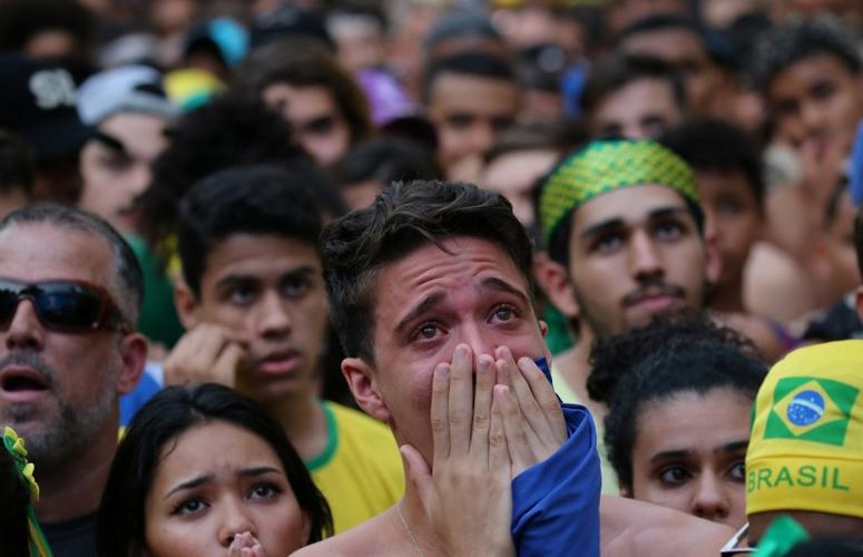 欧洲杯小球迷哭泣的相关图片