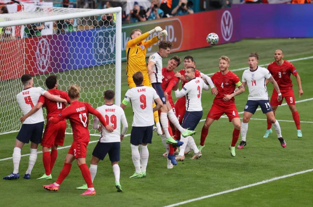 英格兰vs丹麦2比3的相关图片